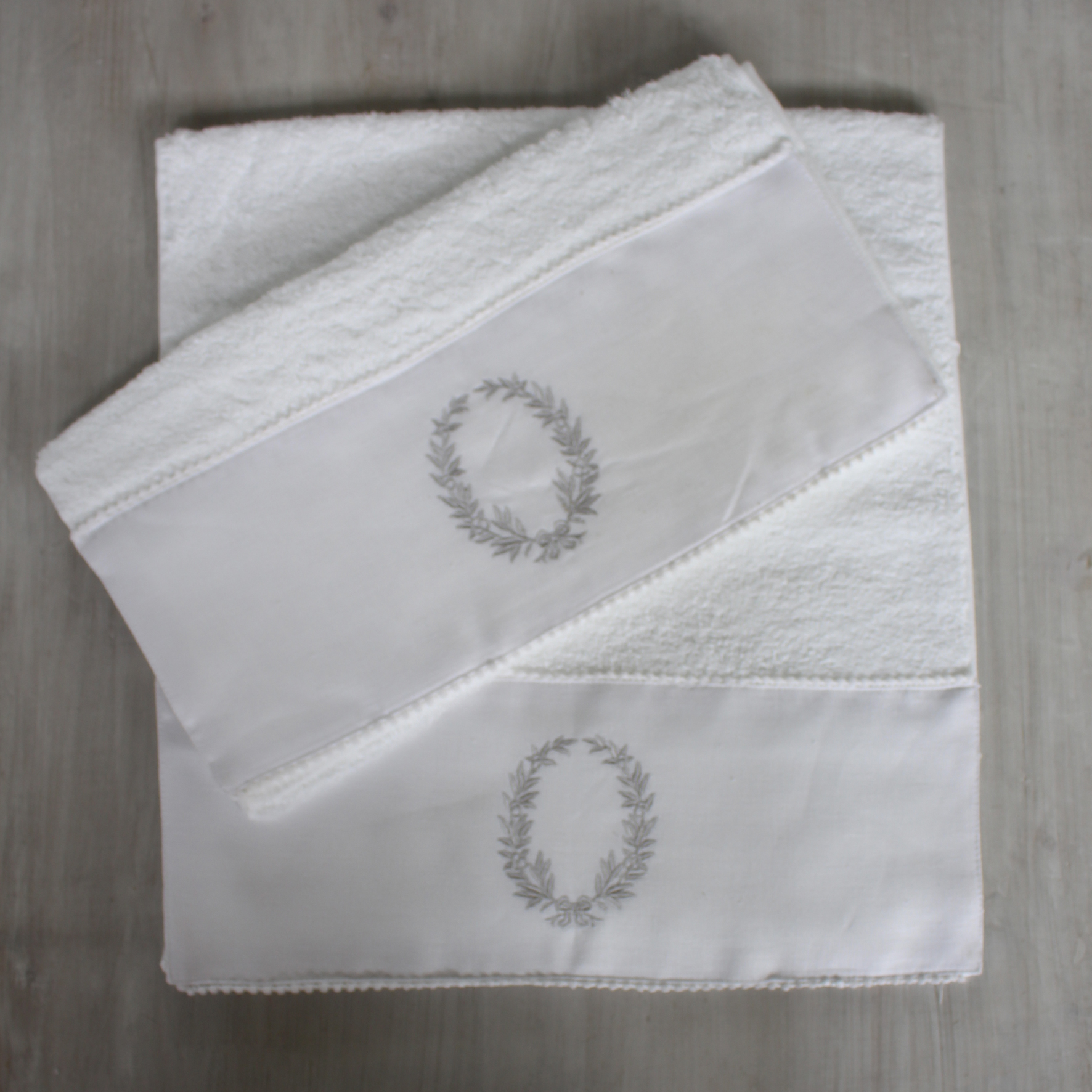 WHITE/GREY GUEST TOWEL WHITE/GREY GUEST TOWEL
