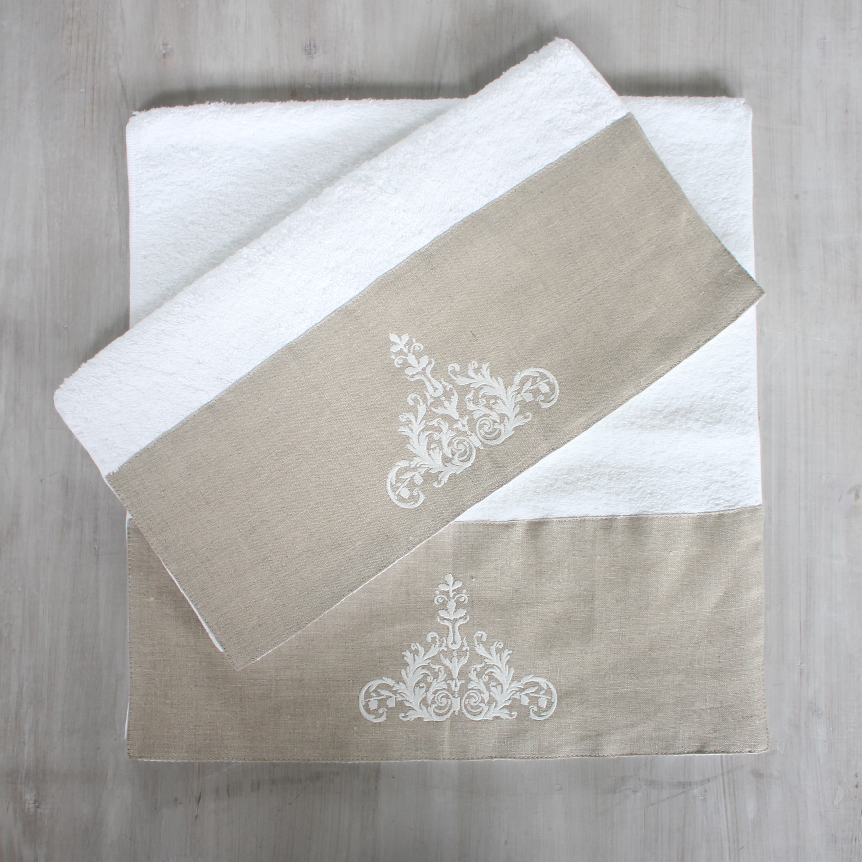 NATURAL/WHITE EMBROIDERY GUEST TOWEL NATURAL/WHITE EMBROIDERY GUEST TOWEL