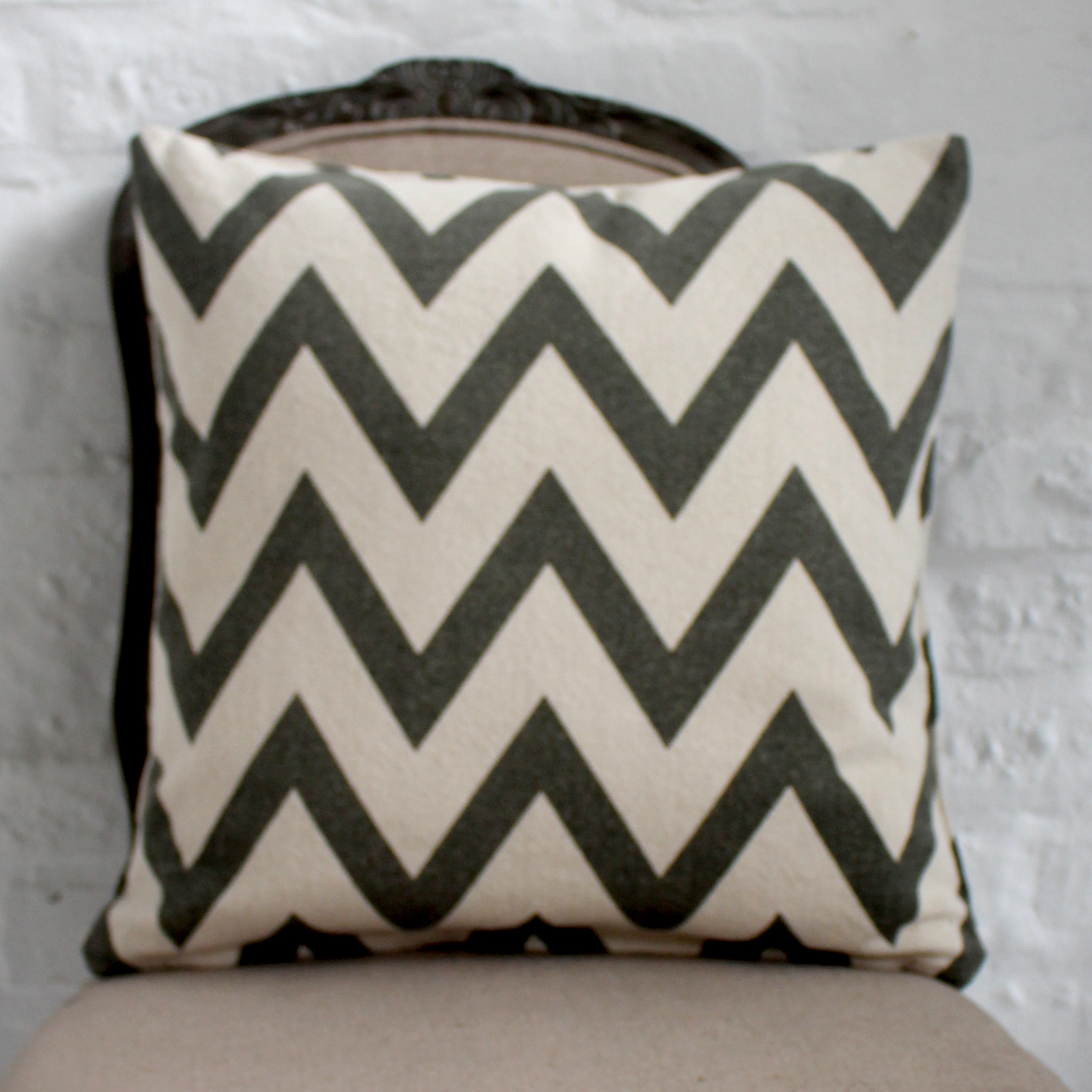 CHERVON Gravel Grey Cushion