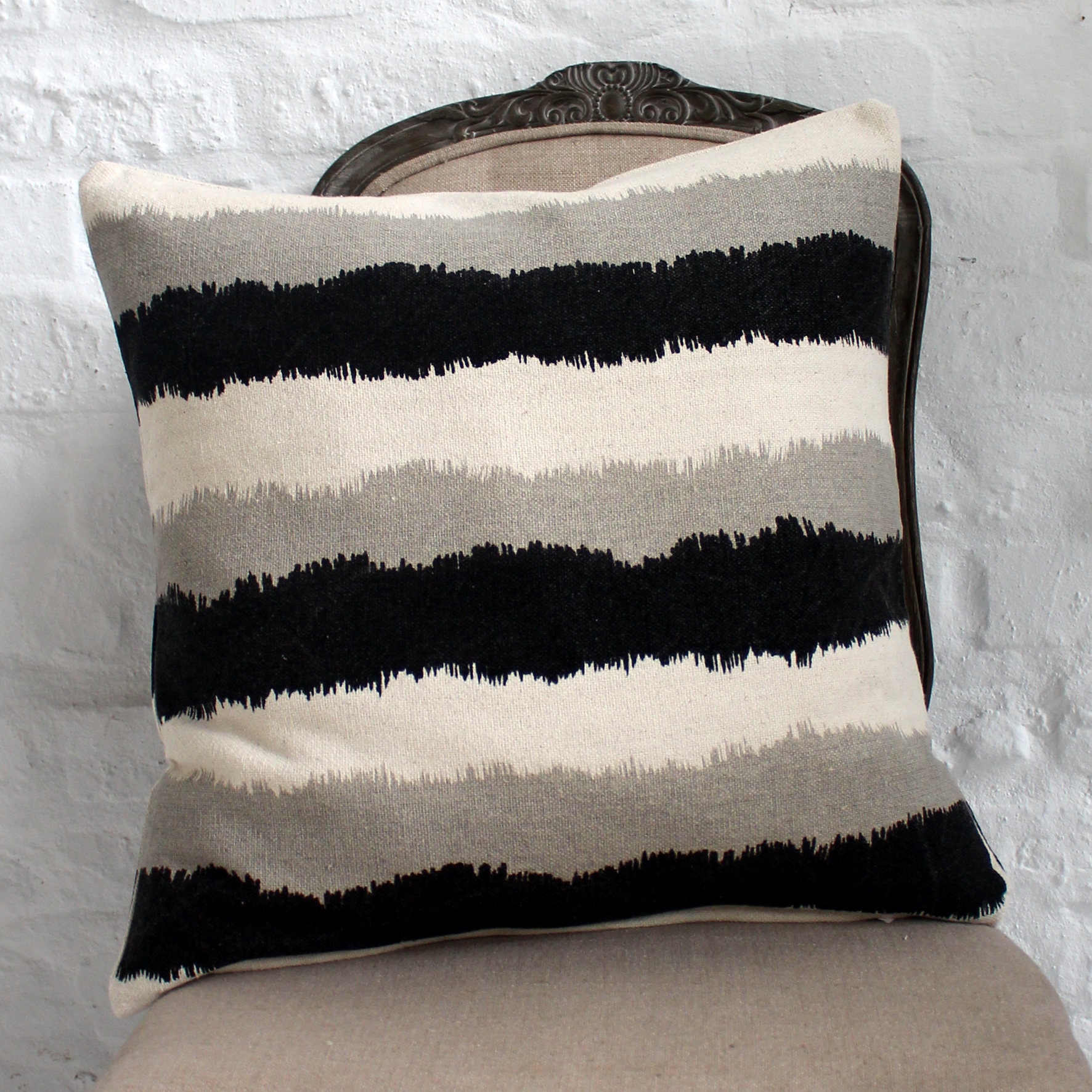 WILLIAM DISTRESS STRIPE Cushion WILLIAM DISTRESS STRIPE Cushion