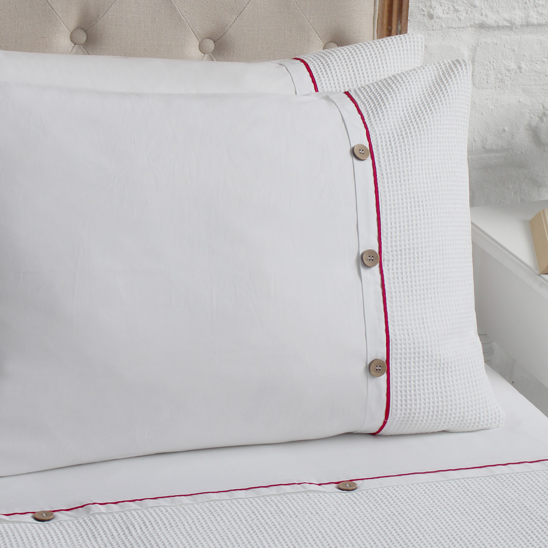 SET of 2 - Tilbury Red Trim White Waffle Pillowcases