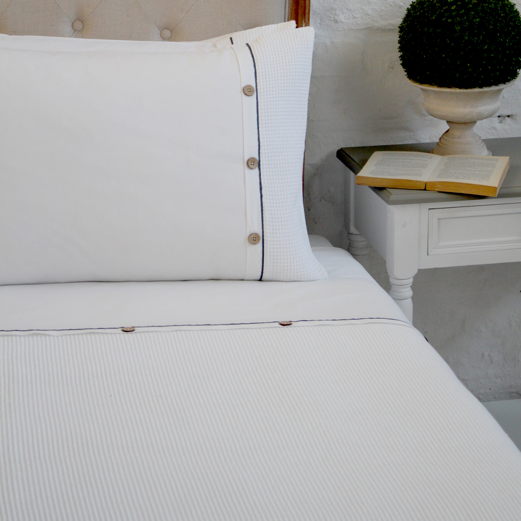 Tilbury Grey Trim White Waffle Double Duvet Set Tilbury Grey Trim White Waffle Double Duvet Set